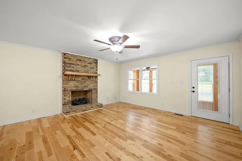 324 Bayview Drive Bumpus Mills TN 37028