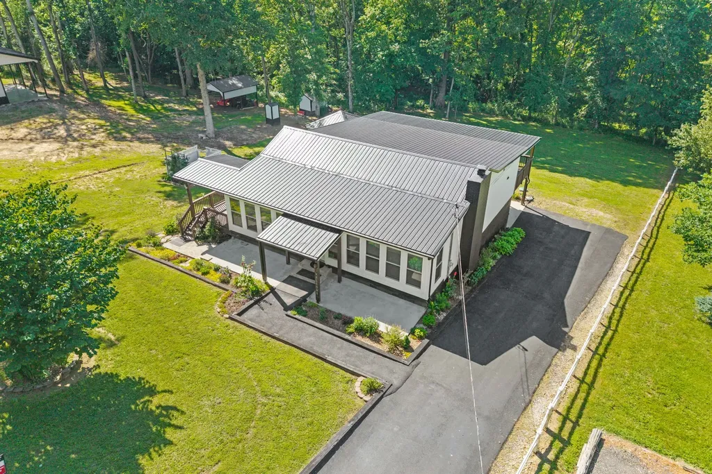324 Bayview Drive Bumpus Mills TN 37028
