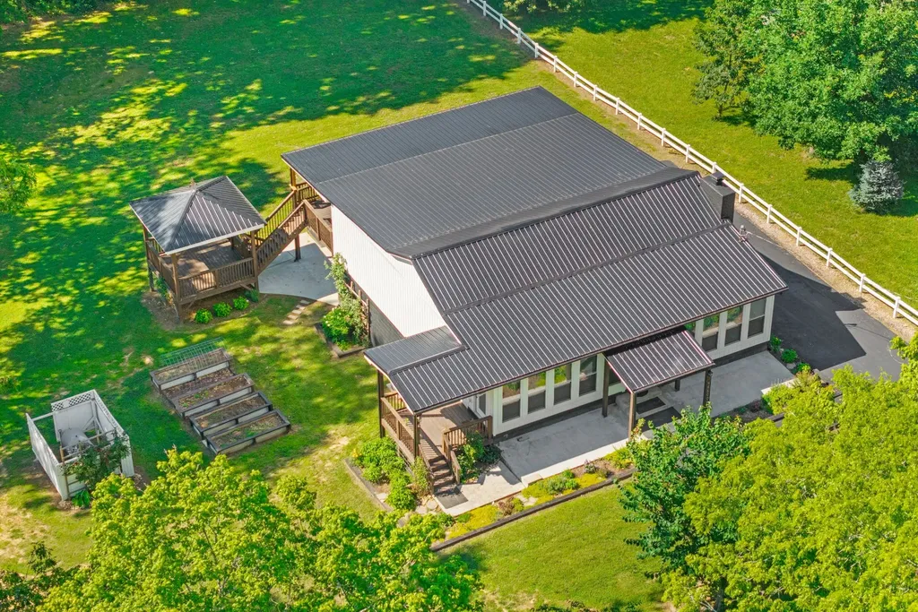324 Bayview Drive Bumpus Mills TN 37028