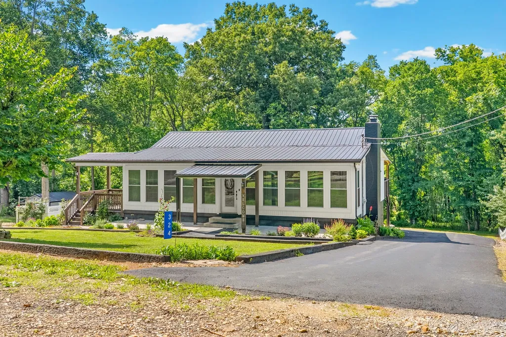 324 Bayview Drive Bumpus Mills TN 37028