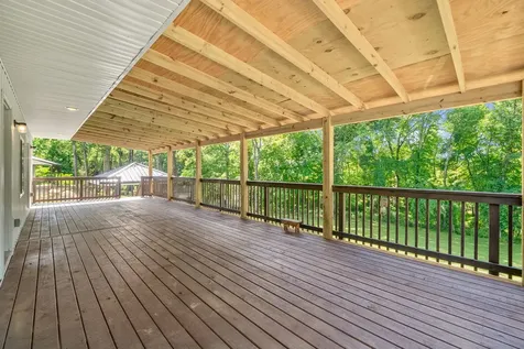 324 Bayview Drive Bumpus Mills TN 37028