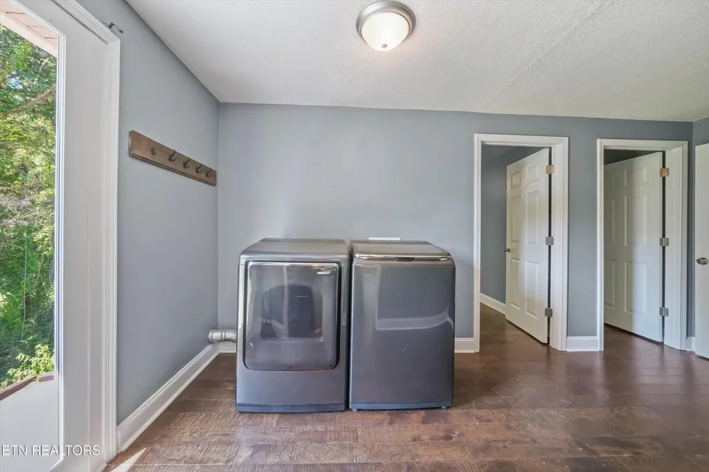 3311 Big Cove Lane Louisville TN 37777