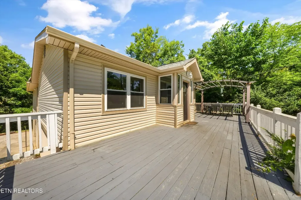 3311 Big Cove Lane Louisville TN 37777