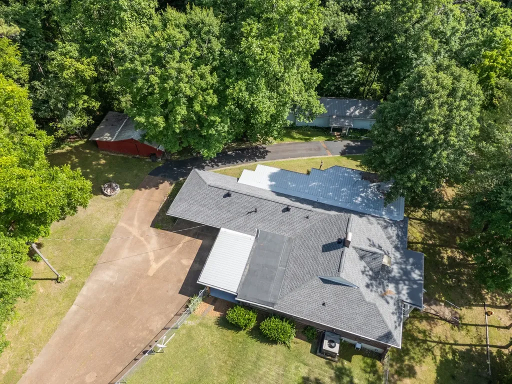 498 Highway 100 Centerville TN 37033