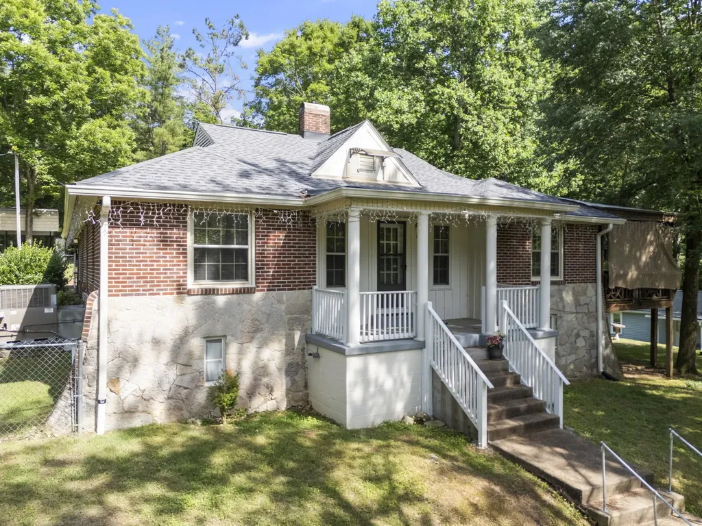 498 Highway 100 Centerville TN 37033