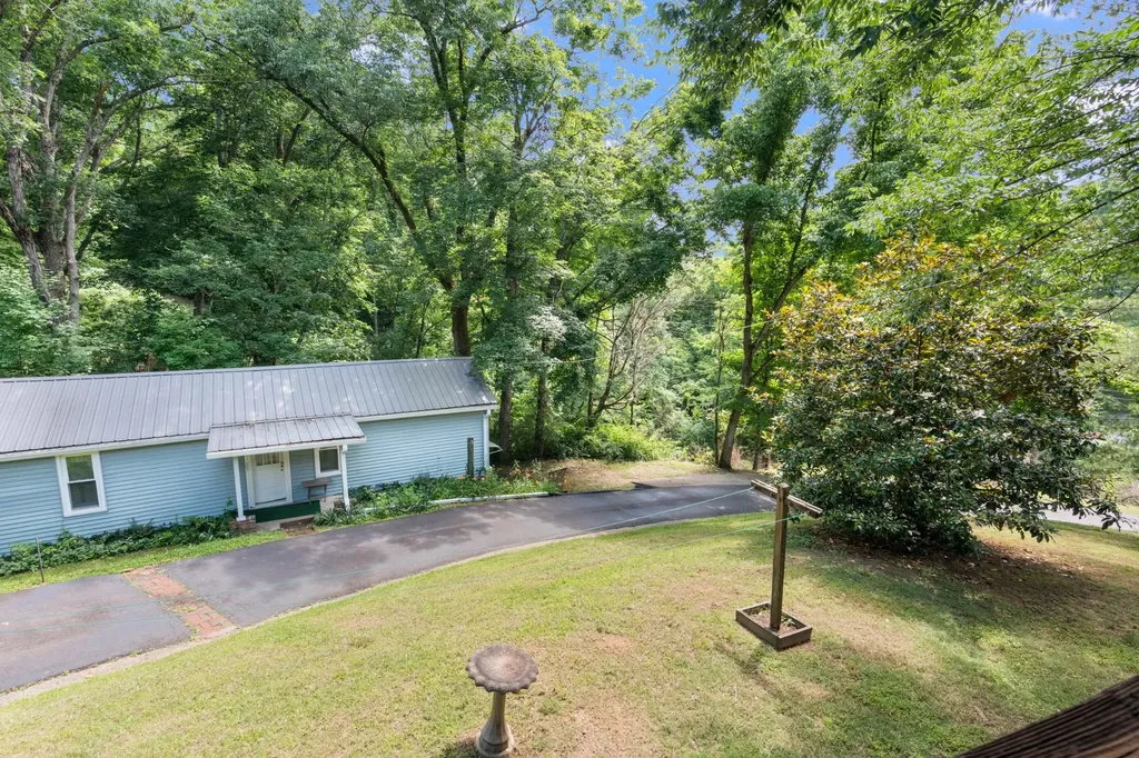 498 Highway 100 Centerville TN 37033