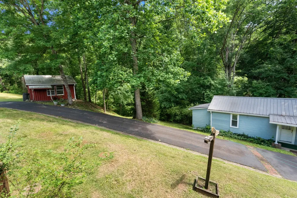 498 Highway 100 Centerville TN 37033
