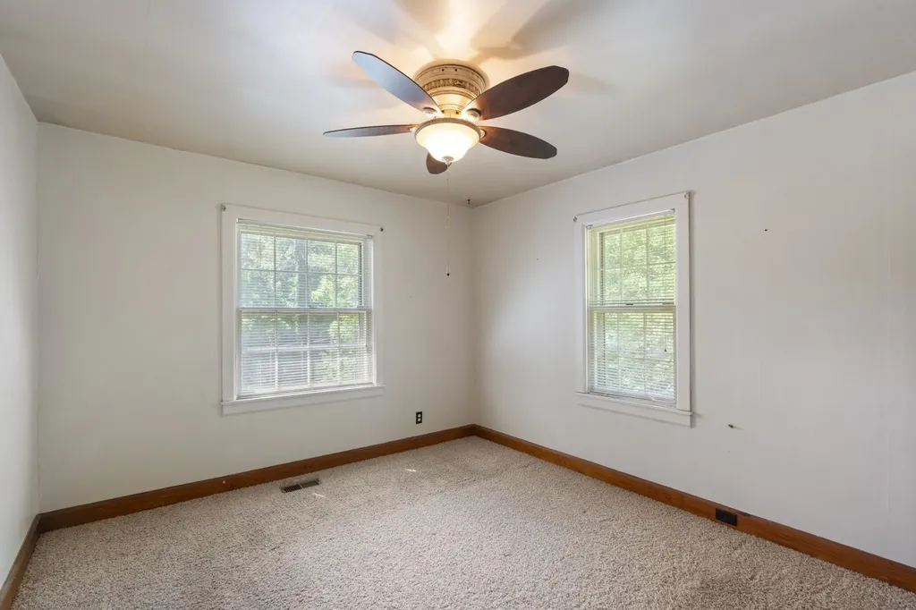 498 Highway 100 Centerville TN 37033