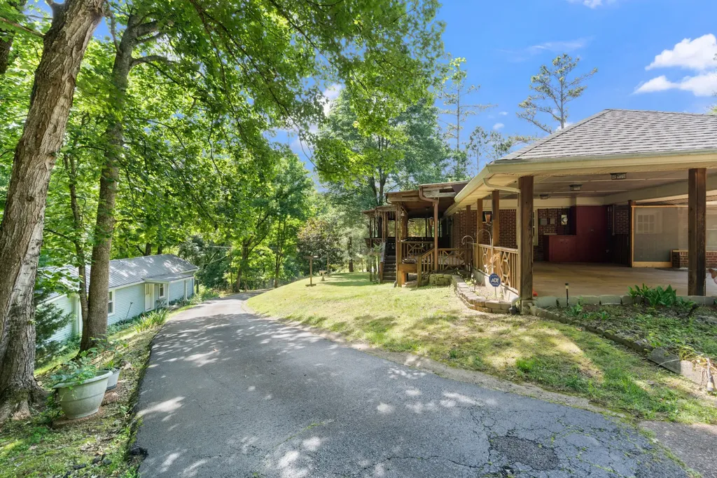 498 Highway 100 Centerville TN 37033