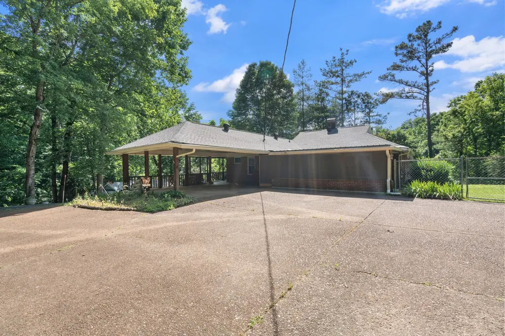 498 Highway 100 Centerville TN 37033