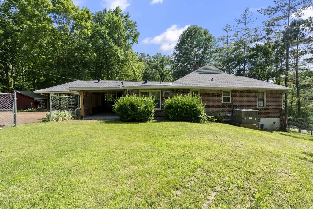 498 Highway 100 Centerville TN 37033