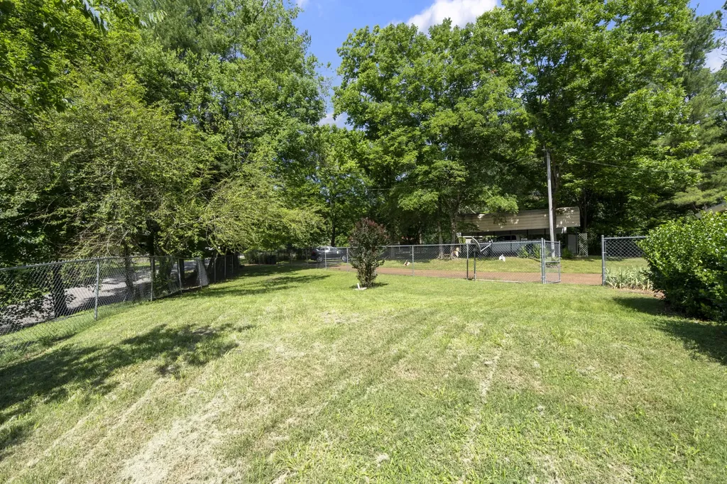 498 Highway 100 Centerville TN 37033