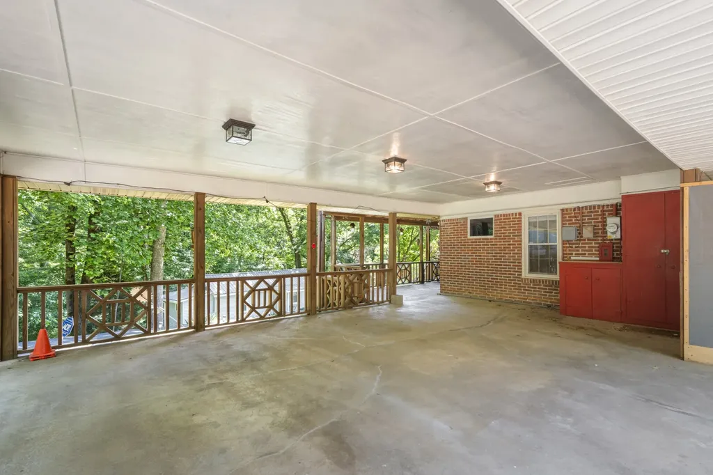 498 Highway 100 Centerville TN 37033