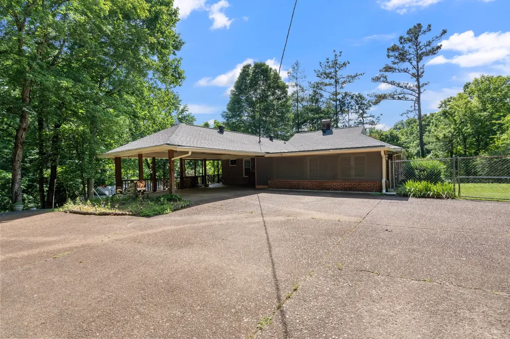 498 Highway 100 Centerville TN 37033