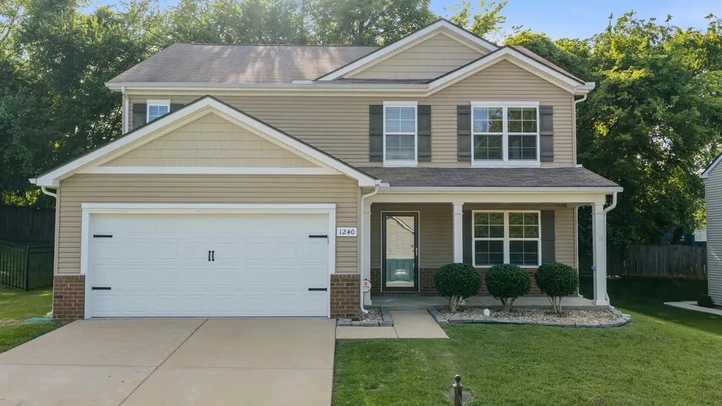 1240 Oxford Village Cove Columbia TN 38401