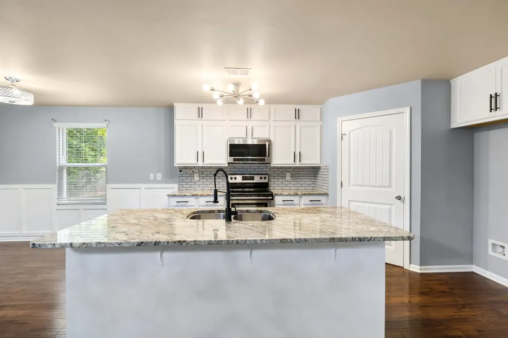 1240 Oxford Village Cove Columbia TN 38401