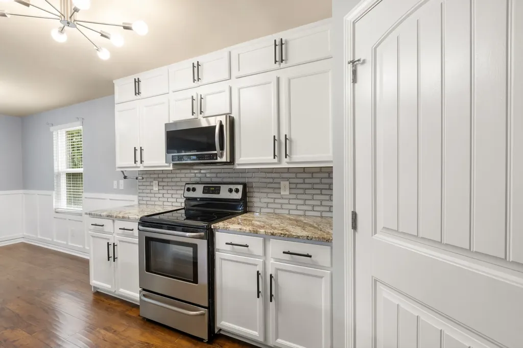1240 Oxford Village Cove Columbia TN 38401