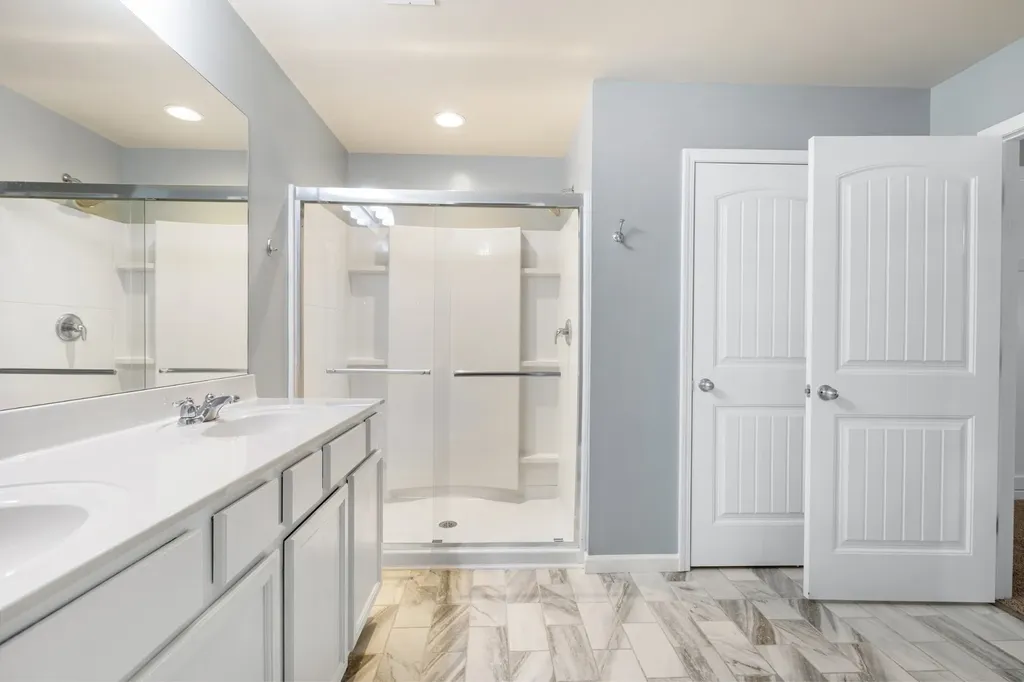 1240 Oxford Village Cove Columbia TN 38401