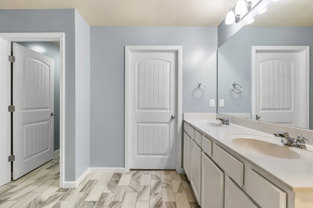 1240 Oxford Village Cove Columbia TN 38401