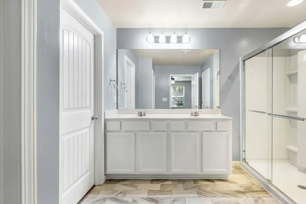 1240 Oxford Village Cove Columbia TN 38401