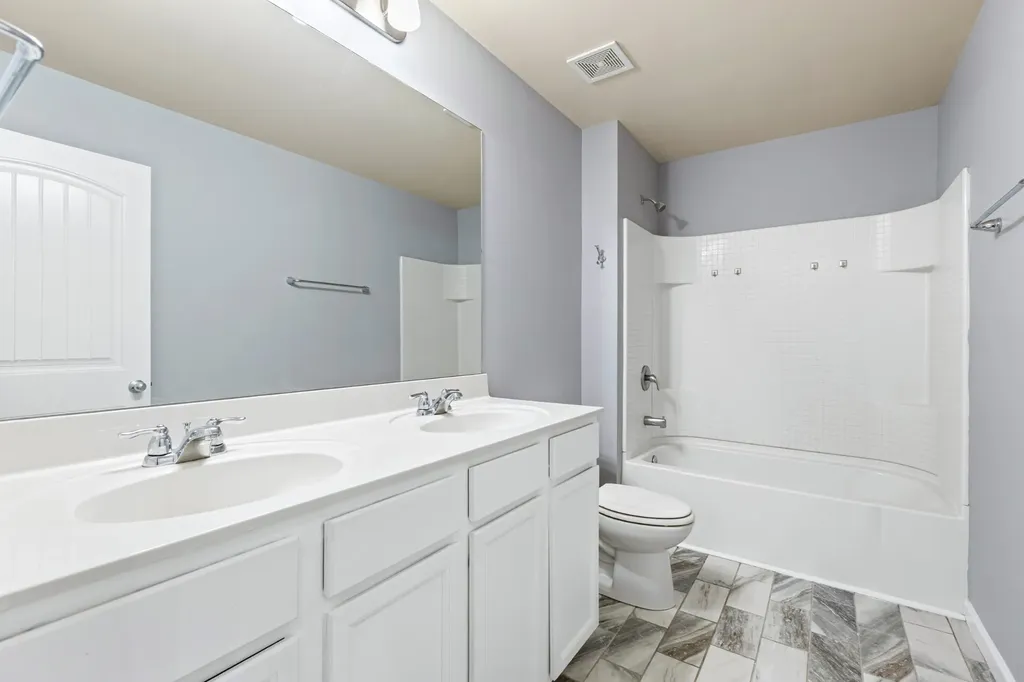 1240 Oxford Village Cove Columbia TN 38401