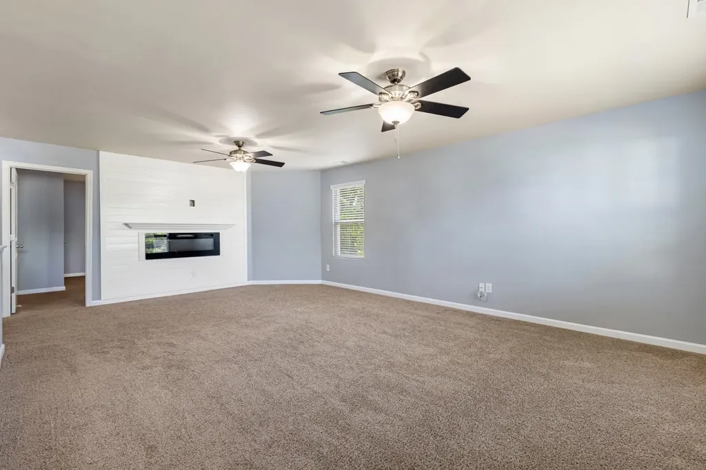 1240 Oxford Village Cove Columbia TN 38401