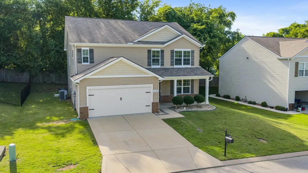 1240 Oxford Village Cove Columbia TN 38401