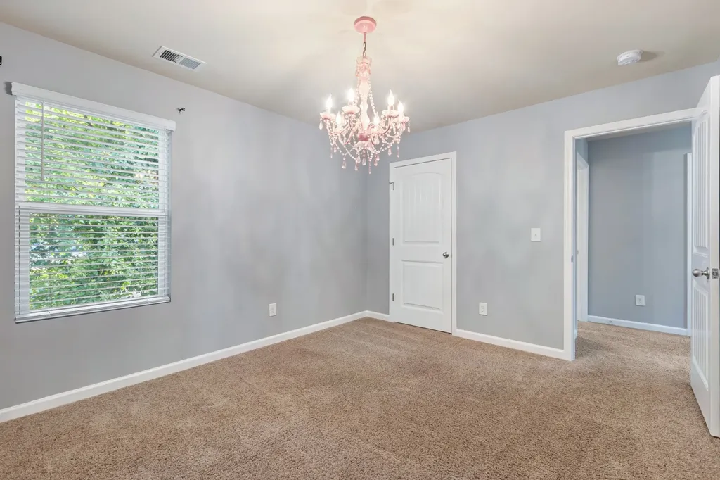 1240 Oxford Village Cove Columbia TN 38401
