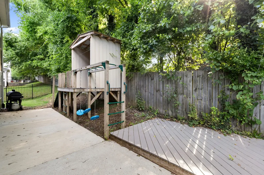 1240 Oxford Village Cove Columbia TN 38401