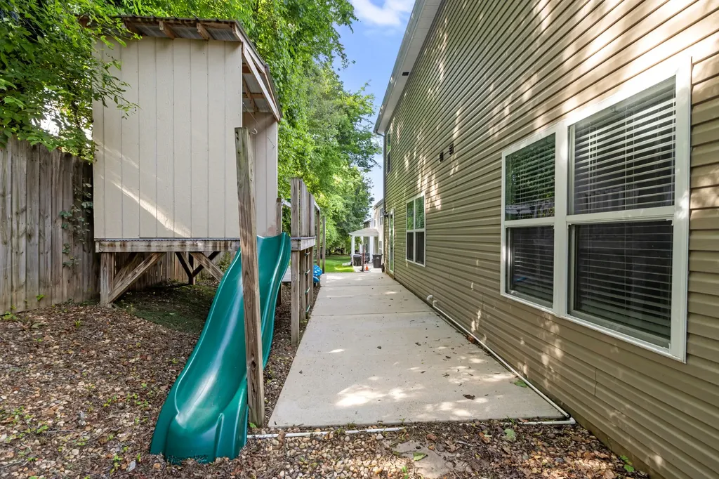 1240 Oxford Village Cove Columbia TN 38401
