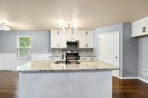 1240 Oxford Village Cove Columbia TN 38401