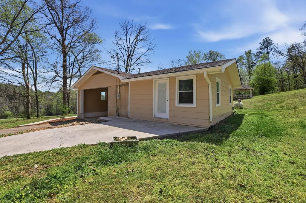 662 Red Hill Valley Road, SE Cleveland TN 37323