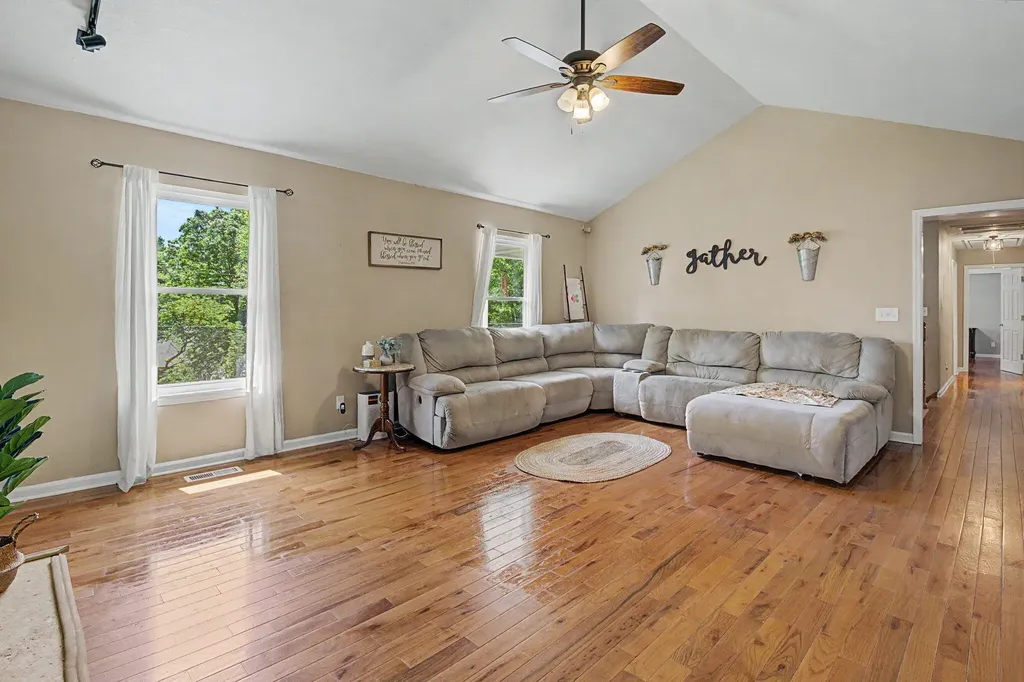 9917 Shore Drive Soddy Daisy TN 37379