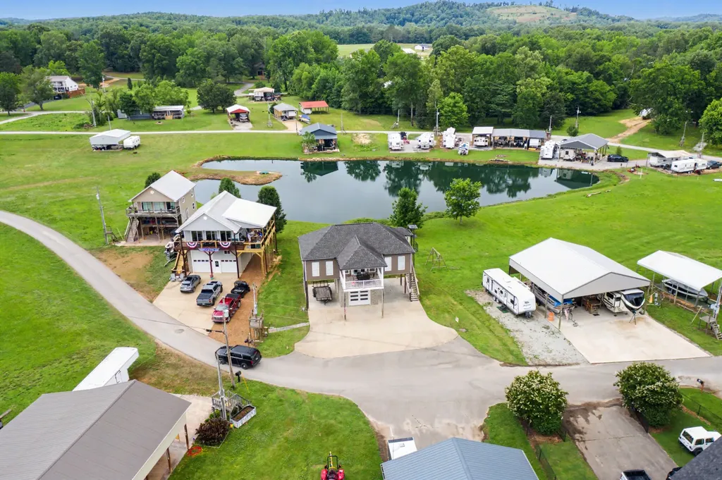 175 Ellen Lane Decaturville TN 38329