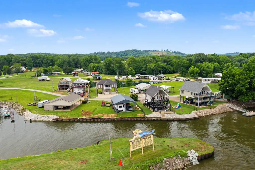 175 Ellen Lane Decaturville TN 38329