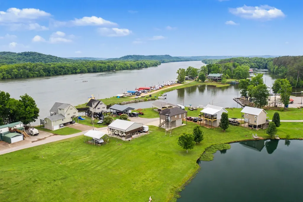 175 Ellen Lane Decaturville TN 38329