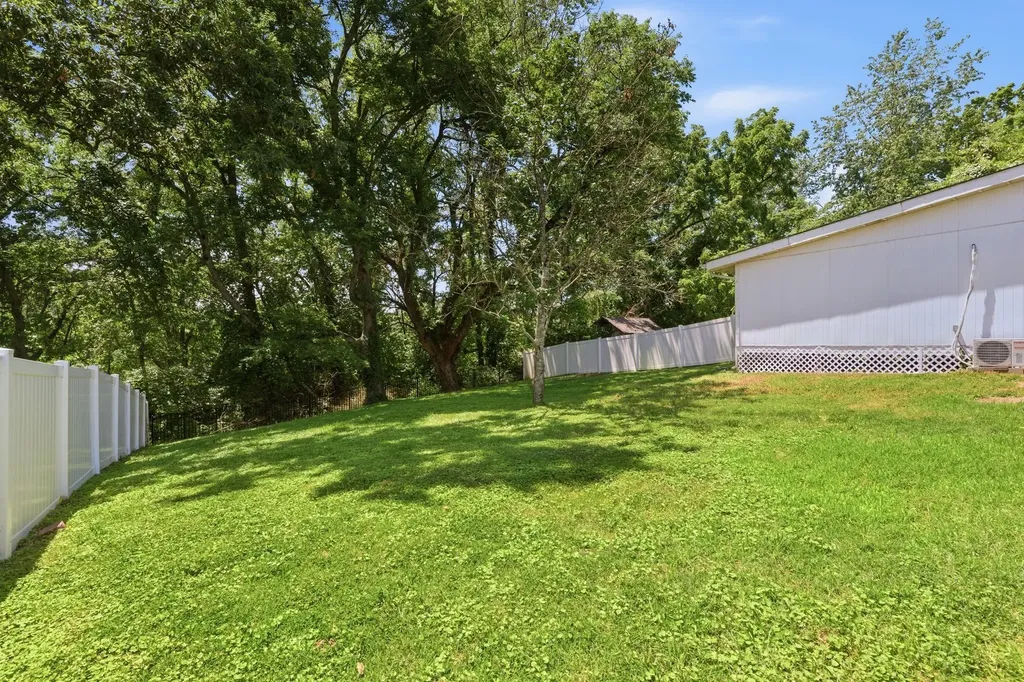 2525 Woodberry Drive Nashville TN 37214