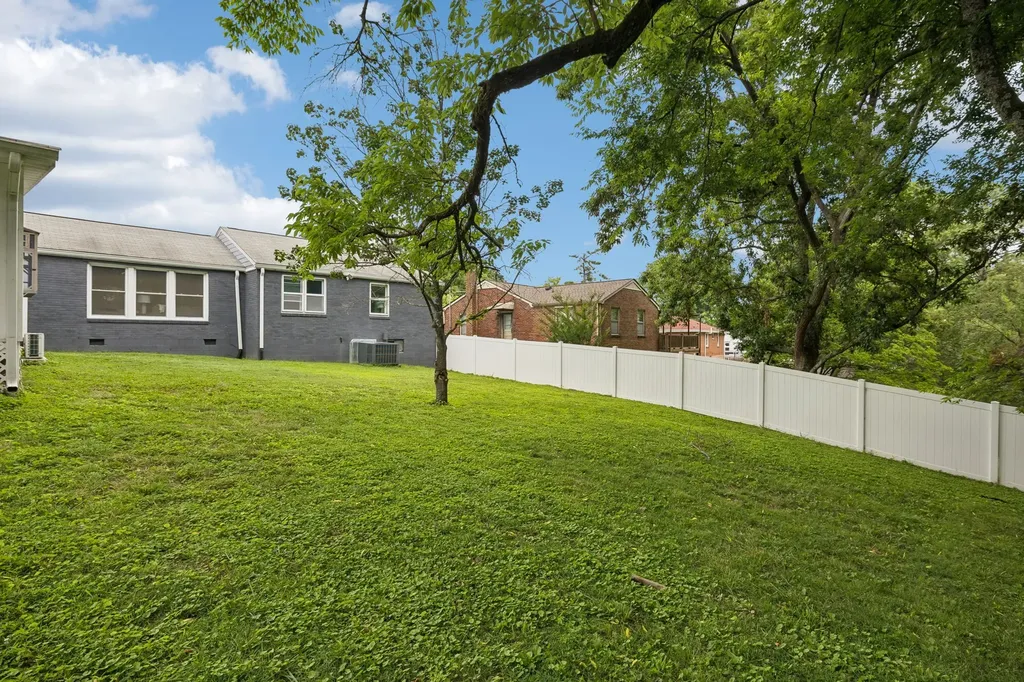 2525 Woodberry Drive Nashville TN 37214