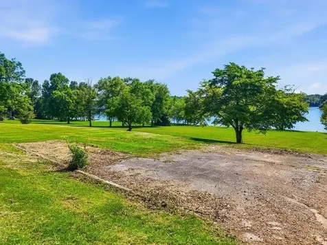 2863 New Lake Road Spring City TN 37381