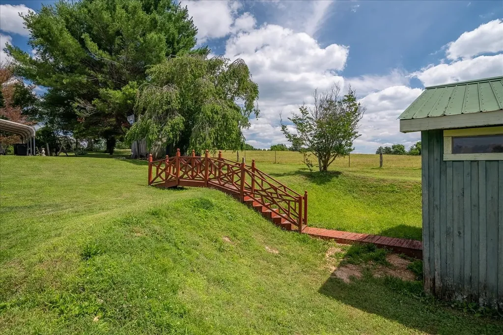 612 Clax Branch Road Loretto TN 38469