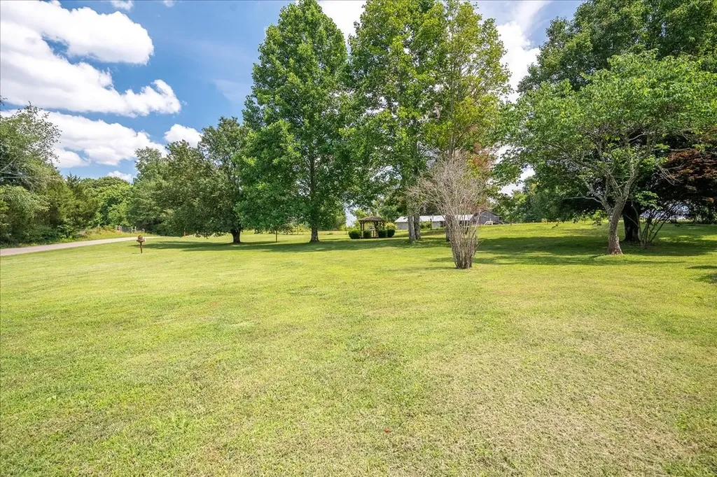 612 Clax Branch Road Loretto TN 38469