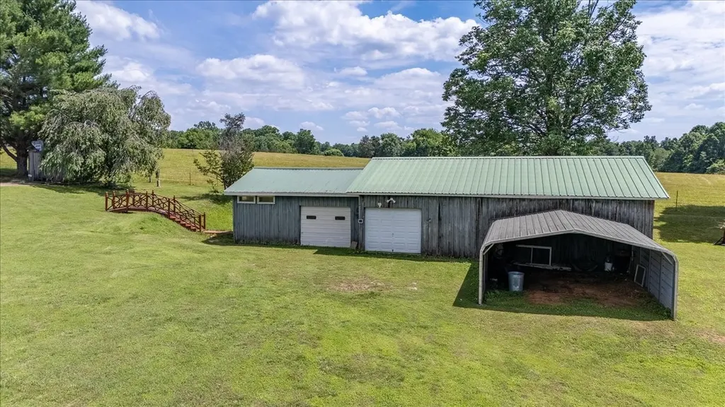 612 Clax Branch Road Loretto TN 38469
