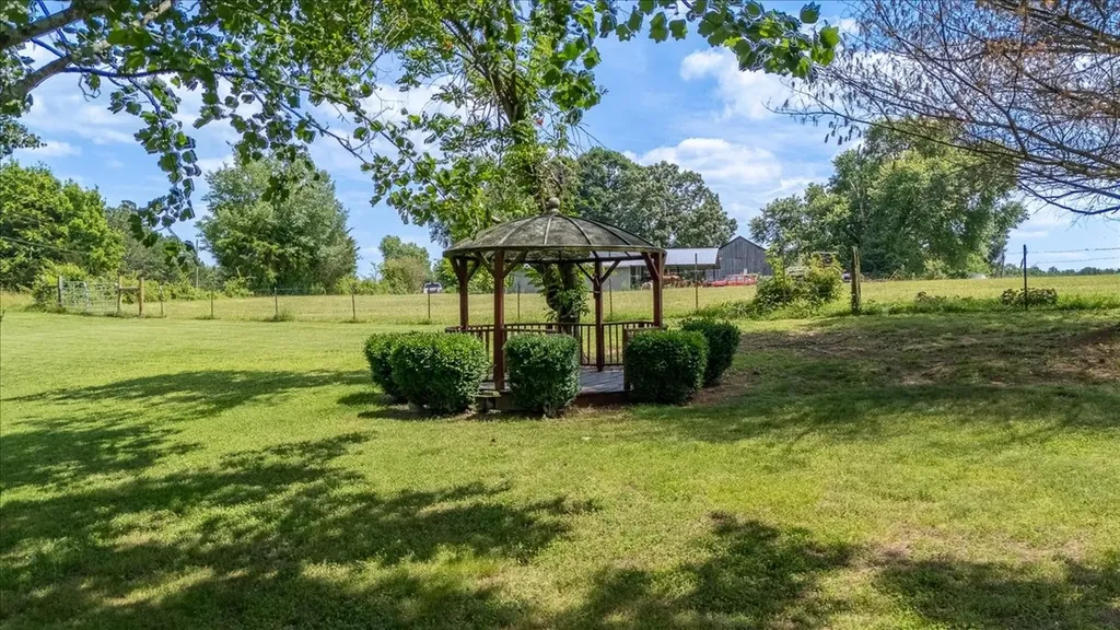 612 Clax Branch Road Loretto TN 38469