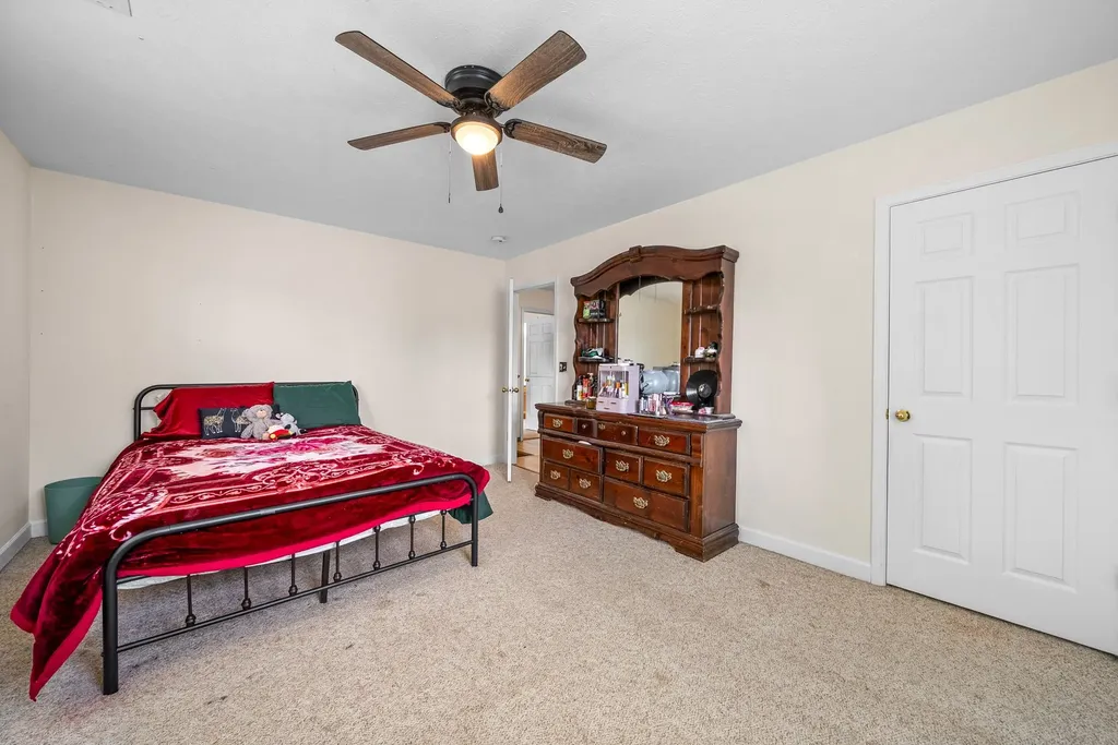 997 Wing Tip Circle Hopkinsville KY 42240