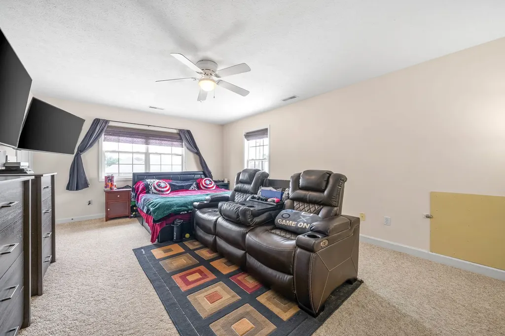 997 Wing Tip Circle Hopkinsville KY 42240