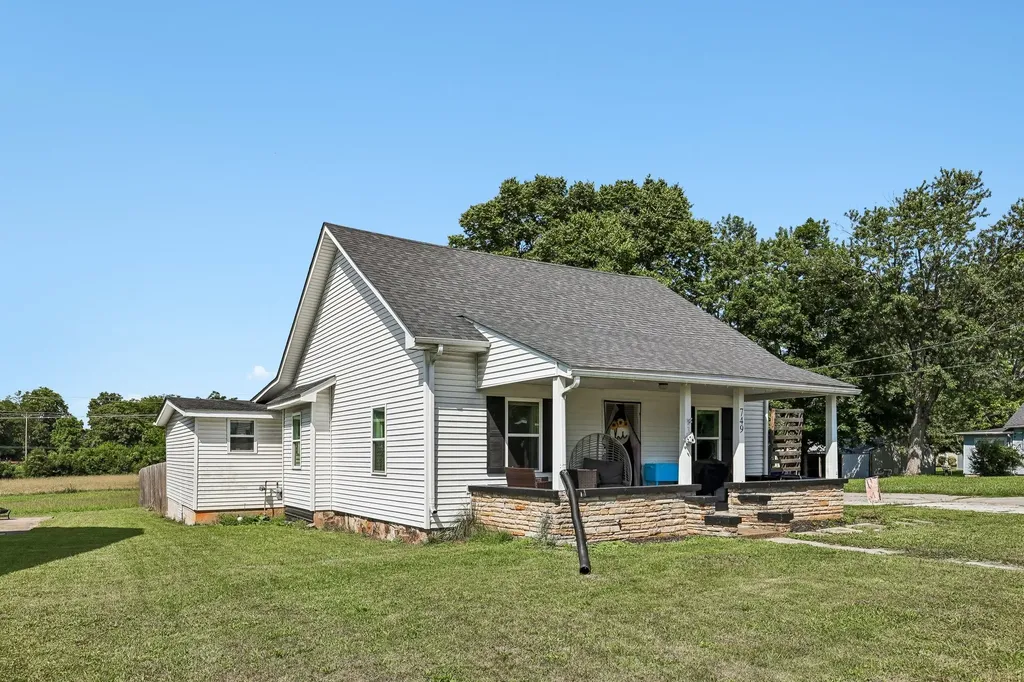 749 N Main Street Russellville KY 42276