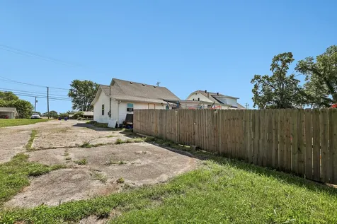 749 N Main Street Russellville KY 42276