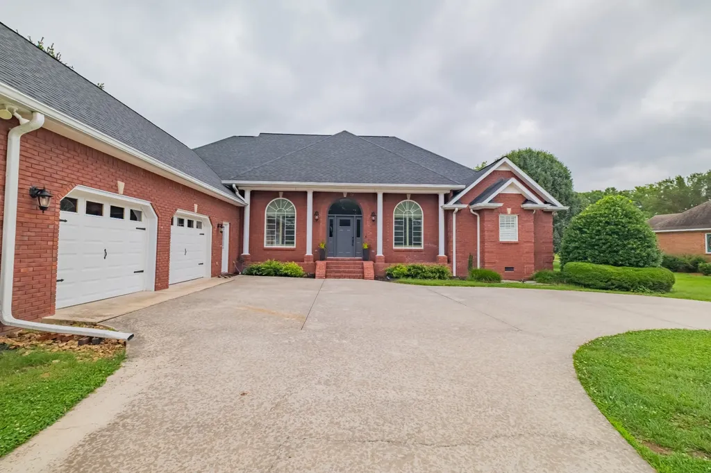 300 Willowbrook Drive Manchester TN 37355