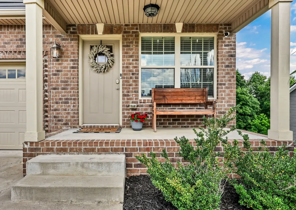 153 Tomahawk Point Clarksville TN 37040