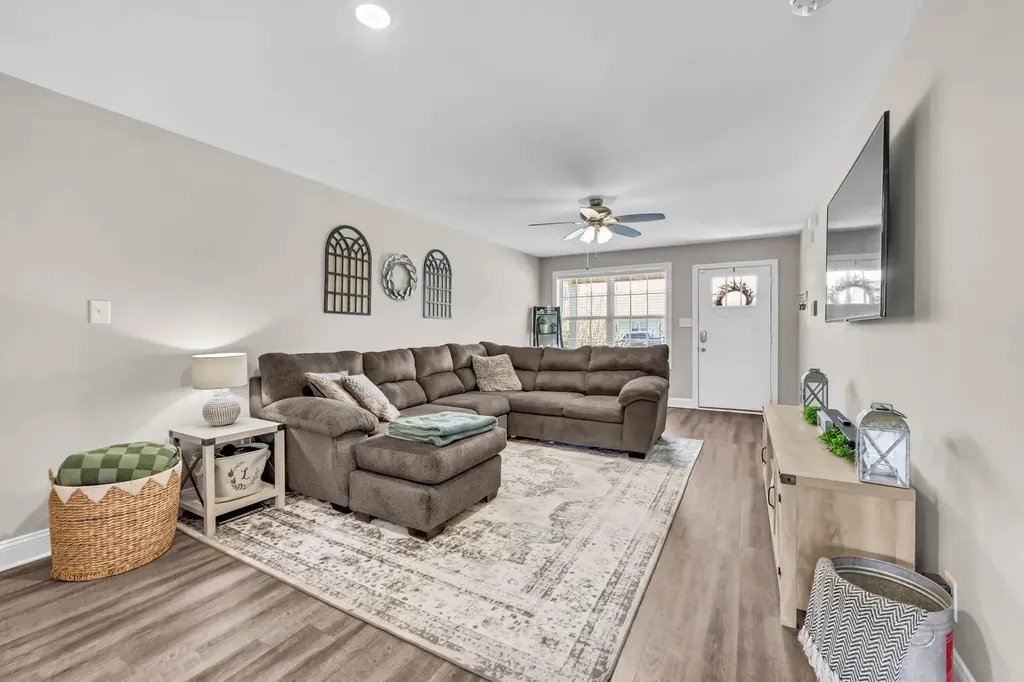 153 Tomahawk Point Clarksville TN 37040